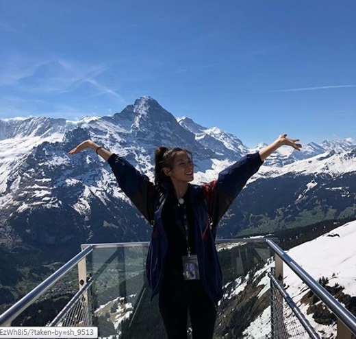 Seolhyun, this is Switzerland Switzerland ..AOA is destined too? On September 28, Seolhyun posted several copies of his SNS, including the phrase Switzerland reverse Switzerland with a mountain with white snow and a hand raised both hands.Seolhyun also posted photos taken at Zero Point Notre Dame Cathedral in Paris.Seolhyun is staying in Europe for the JTBC entertainment Unity Floating photography.On the 24th, I will leave Paris, France, and take 5 nights for 7 days.