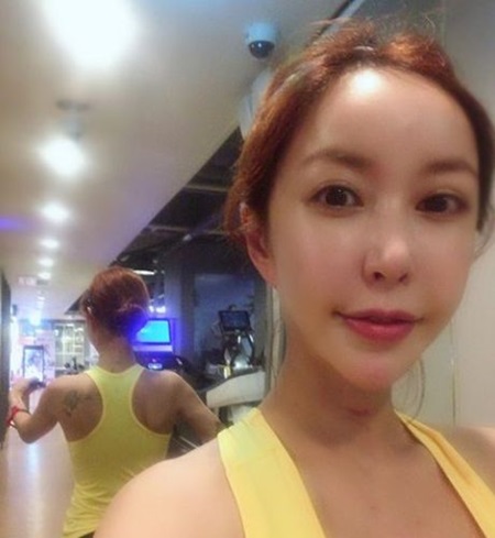 Siu, a girl group S.E.S., has reported on the recent situation of exercising stress.Syu released a photo of selfie after running with the phrase #Syu #shootesu # Strath # resolution #run # on his SNS on the 28th.Girl group S.E.S. debuted in 1997 with Im Your Girl: Syu is a mother of three.