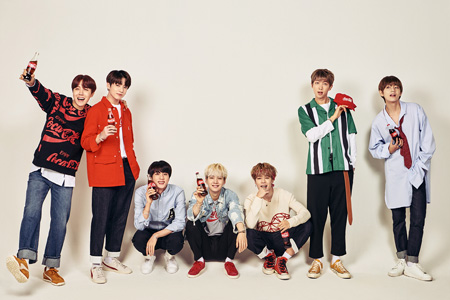 Coca-Cola-Coca-Cola, the official sponsor of FIFA World Cup and who has been thrilling in everyday life for 130 years, announced on the 30th that it has selected the group BTS as the new campaign model. BTS will be active as the new model of Coca-Cola-Cola, starting with the 2018 World Cup in Russia in June. For the first time in the pop group, he won the Top Social Artist award at the United States of America Billboards Music Awards.LOVE YOURSELF Her album was the seventh highest Korean singer on the United States of America Billboards main chart Billboards 200.This year, he is also making a BTS syndrome for all Worlds, including the United States of America Billboards Music Awards nomination. BTS, also called Anxious Boys due to its spectacular performance and full energy and excitement on stage, It well coincides with image including passion etc.Coca-Cola - Coca-Cola, a brand that is loved by all World people and makes special moments with precious people, and the most noteworthy global idol group are expected to meet and create synergy. Coca-Cola official said, The enthusiasm of the World Cup and the enthusiasm for music on the stage of BTS are enjoyed by all World people. Coca-Cola - Coca-Cola will work with BTS to give consumers a more special and exciting experience this summer, he added. Coca-Cola - Coca-Cola will work with FIFA World Cup to help consumers experience the fun of Coca-Cola.prod