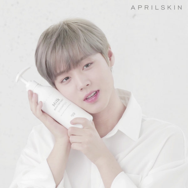 The brand, which recently selected Wanna One Park Jihoon as a model, showed AD images that show the pure charm of Park Jihoon on the 27th.The brand has made a pledge to release the making film according to the number of fans sharing and the number of likes.In the newly released making film, Park Jihoon prepared the AD shooting and practiced the ambassador.We have prepared this making film with the gift of Park Jihoon, who has not been included in the AD video, to our fans, said a brand official, who said, I would like to ask for your interest in various activities to be developed with Park Jihoon in the future.