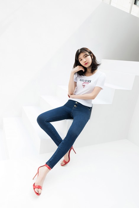 Lee Dong Wook ♥ Bae Suzy, White jeans and Blue jeans are perfect Beautiful touch Bae Suzys Blue jeans pictures were released.Total lifestyle brand GUESS (hereafter Guess) together with Bae Suzy Super Pit summer photo album released to the topic.Better yet more mature beauty, attractive pose Bae Suzy and pure white ton toned background intersects to impress.In this photograph, denim pants which have further emphasized each Sun-Mi of Bae Suzy especially attracts a gaze.Bae Suzy drew attention to Blue jeans by dressing in perfect style even wearing only white T-shirts