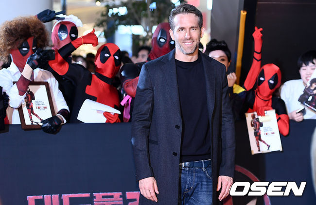 The movie Deadpool 2 Red Carpet was held at Lotte Cinema Lotte World Tower in Sincheon-dong, Songpa-gu, Seoul on the afternoon of the afternoon. Actor Lion Reynolds poses.