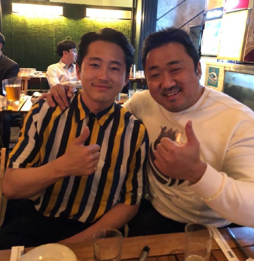 Actor Ma Dong-Seok thanked Steven Gerrard Yeon. Ma Dong-Seok said to his instagram on the afternoon of the afternoon, Steven Gerrard Yeon!I have posted a picture with the article Thank You Thank You because I came to the back of the book. The photo shows Ma Dong-Seok and Steven Gerrard, who are sitting side by side in the backyard and shooting certification shots.They posed the same way, showing off their familiarity, and they smiled lightly and gave them warmth.Meanwhile, Ma Dong-Seok Main actor Championship opens on the day and meets with Audiences.The film features a flip-flop for the Championship, which is played by a natural arm wrestler, Mark (Ma Dong-Seok), who plays forearms before heart, with the help of a man Jingi (Kwon Yul) who turns softer than heart, and Marks sister Sujin (Han Ye-ri), who suddenly appeared with children. / Photo = Ma Dong-Seok Instagram