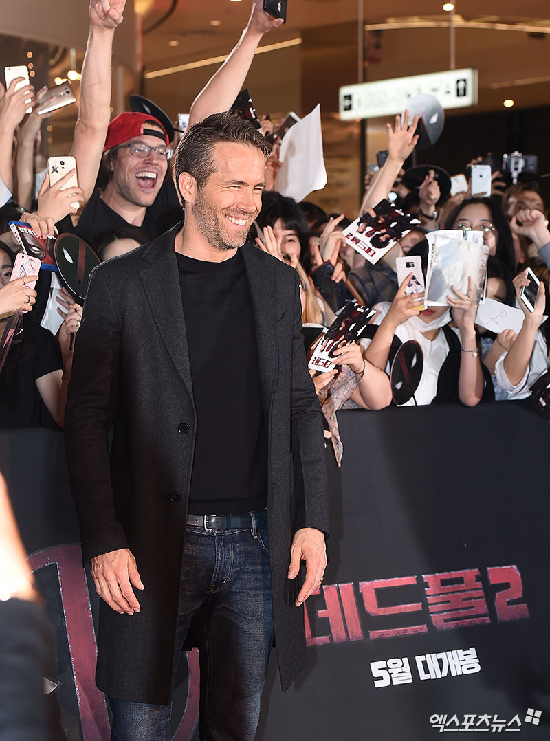 Actor Lion Reynolds, who attended the movie Deadpool 2 Red Carpet Event held at Lotte World Tower Plaza in Shincheon-dong, Seoul on the afternoon of the afternoon,