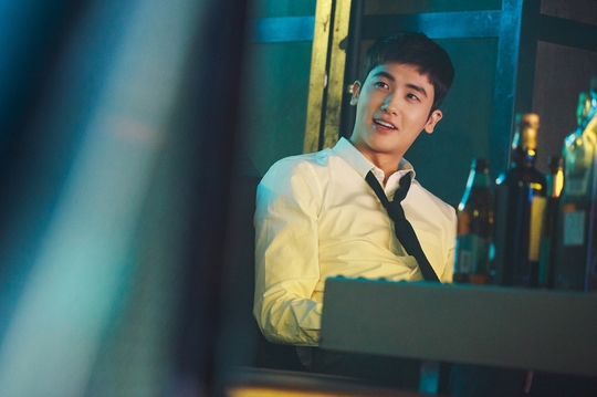 Suits Park Hyung-sik and BewhY meet.2018 Top Expected KBS 2TV Tree Drama Suits (playplayplay by Kim Jung-min/directed by Kim Jin-woo) took off the veil.As predicted before the broadcast, Suits showed the essence of character play, with three-dimensional characters and exciting stories in exquisite harmony.As evidenced by this, Suits won the first throne in the competition for the TV viewer ratings of the arboreal drama in the first week of broadcasting. It is Baros character play that makes the attractive drama Suits more attractive.Two wonderful men, Jang Dong-gun (played by Choi Kang-seok), Park Hyung-sik (played by Ko Yeon-woo), as well as several characters in each episode, are tense and interesting.Lee Yi-kyung appeared as a chaebol 2 years old in the first and second broadcasts, and played an important role.In addition, in the third episode, which will be broadcast today (the 2nd), Jang Shin-young announced his special appearance and focused attention. Among these, the production team of Suits today announced the appearance of another special appearance.The man who caused an explosive reaction with only one scene that passed in the preview is Baro rapper BewhY. The photo was captured by Park Hyung-sik and BewhY in the third episode.Park Hyung-sik and BewhY in the picture are in Sams Club, where kung-kung music is ringing and the lights are shining brilliantly.Unlike when at the law firm, Park Hyung-sik, who took off his jacket and loosened his tie slightly, is so attractive that he shakes his emotions.BewhY, on the other hand, is also intense and special, with sunglasses and costumes as well as stylish rappers from head to toe, such as gestures and facial expressions. The most eye-catching of them is the two standing side by side.The atmosphere became even hotter thanks to the audience who shook their hands over their heads under the stage as if cheering them.Even the viewer makes you feel like youre at Sams Club, or at the concert hall in an instant. According to the production team, BewhY will make a special appearance as a rapper in the third episode of Suits.It is noteworthy why Park Hyung-sik came to the stage with rapper BewhY in the play and what synergy the two people would have had.