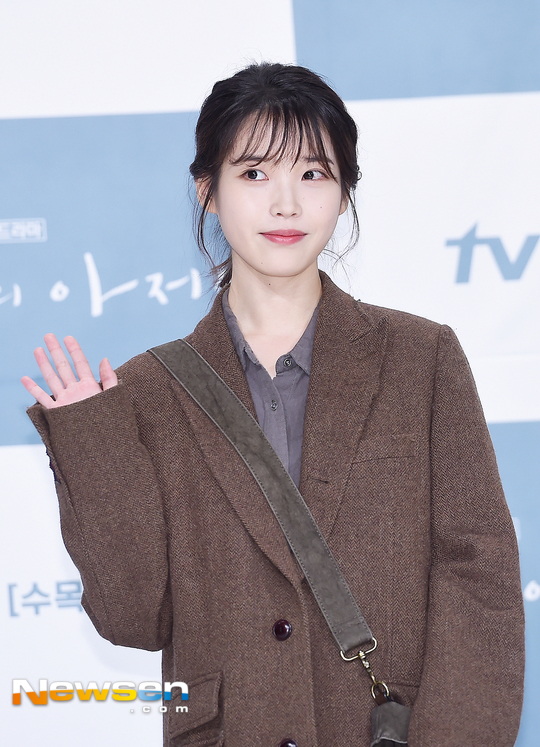 Is there a time when IU felt like an actor like this? In My Uncle, only actor Lee Ji-eun is seen.The TVN tree drama My Uncle (playwright Park Hae-young/directed by Kim One-seok/production studio Dragon Green Snake Media) is different from the uncles who are keeping the weight of their lives in their own way, but the rough and cold woman who has been through the hardship of life likewise heals each other by looking at the life of the other.Lee Ji-eun plays Ijian, who lives with her sick grandmother, who literally takes on all of her mothers debts; Ijian is a dark, rough character.She left her and left her mother, and she was suffering from the Ushijima the Loan Shark vendors. In the process, she stabbed the evil Ushijima the Loan Shark to death.The son of the dead Ushijima the Loan Shark merchant, Lee Kwang-il (Jang Ki-yong), beat and harassed Ijian as much as his father, so Ijian is inevitably negative to the world.Fortunately, I am in the process of learning how to live in the world and growing up by meeting Park Dong-hoon (Lee Sun-gyun).The background and character color of Lee Ji-an is definitely different from the person Lee Ji-eun has been acting.KBS 2TV Dream High, Best Da Yi Shin, Producers and SBS Lovers of the Moon - Bobo Sensei have appeared in various works, but they have a cute and youthful feeling.It was also a part of the Singer IU atmosphere, but it was a controversy about the ability to follow similarly, although it was different.My Uncle Ijian is said to have made him see the actor Lee Ji-eun again. There is a sad background, and now he has just met a proper adult and looked at the world again.Park Dong-hoon (Park Ho-san), who tells Park Dong-hoon to take care of her acquaintances, who first met Park Dong-hoon, who helps her, saying, Did you have any adults to teach me this?Lee Ji-eun expresses the dark Ijian gradually brightening both internally and externally.In addition, it makes Lee Ji-an, who has lived the world rough, feel the way he trades with Do Joon-young (Kim Young-min), who tries to break Park Dong-hoon and maintain power, and shakes and shakes his wife, Kang Yoon-hee (Lee Ji-ah).The smile is not clear. The Singer IU is showing an Acting transformation that can not be felt.