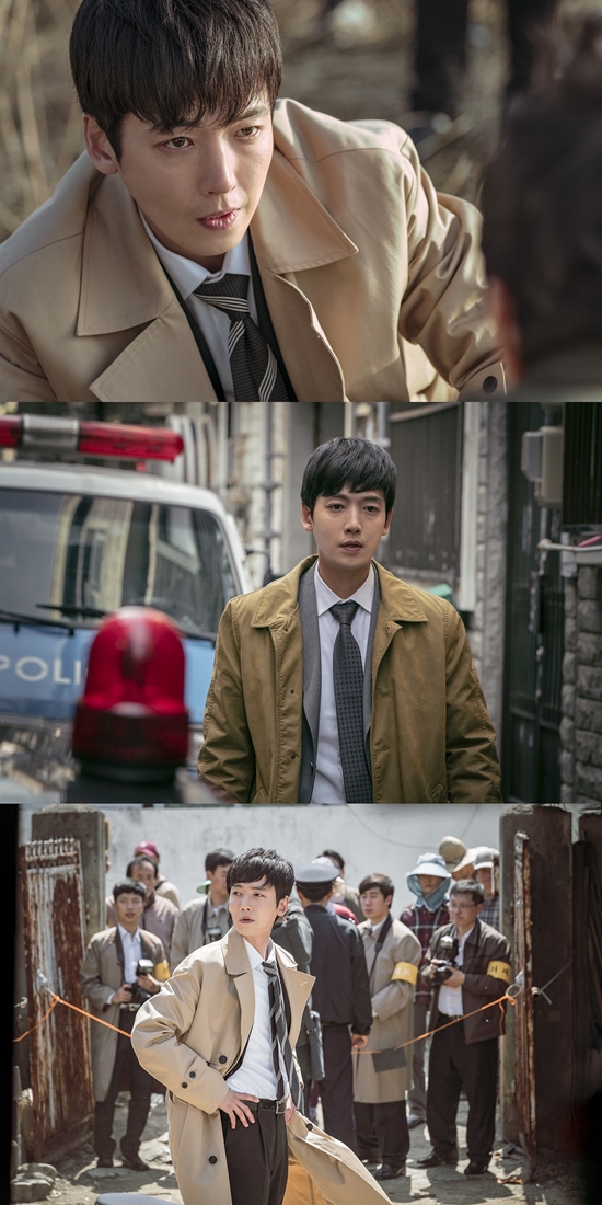 Life on Mars Jung Kyung-ho will transform into Charisma Detective. The OCN new Saturday drama Life on Mars, which will be broadcast in June, unveiled the character cut of Jung Kyung-ho, which transformed perfectly into the brain wave 2018 Detective Han Tai-ju, on the 2nd. Life on Mars It is an exciting retro Susa drama that Detective meets with Detective in 1988 to find Memory in 1988.The Humanistic Two-Five Years of Their Exciting Retro Susa Play, which is held by the Principle-based Brainwave 2018 Detective Han Tai-ju (Jung Kyung-ho), who was chasing serial killers, with Park Sung-chul, a sensualist 1988 Detective who does not need evidence or procedures, will give a special fun. OCN, which has been a famous genre by steadily showing novel materials and highly completed works such as Bad Guys, remade another well-made drama of the same name and predicted the birth of another well-made drama. Jung Kyung-ho in the photo released on this day emits chic Charisma.Aura, who travels through the scene of the incident, flying the hem of Detectives trademark trench coat, takes her gaze away.Han Tai-ju, who shines sharp eyes among the reporters, is filled with persistence and coolness that does not miss a small clue. The atmosphere of the 80s in the photographs also attracts interest.Above all, deepened eyes and dark masculine beauty add charm to the character Han Tae-ju, and it makes you wonder about Jung Kyung-hos retro Susa. Han Tai-ju, played by Jung Kyung-ho, is a brain wave 2018 Detective that emphasizes evidence and data more than people.A person who is charming in coolness and cynicality that does not allow any error.In 1988, when I could not find the piece of truth buried in Memory, I opened a hot and exciting retro Susa with Detectives in the end and the scene of the incident. The tit-for-tat retro Susa chemistry with Park Sung-woong, who was divided into a 1988 six-sense Detective GangdongcheolIn the actual filming scene, the two are showing off a hot team play with perfect smoke synergy. Han Tae-ju is a person who has to lead the pleasant and exciting retro Susa drama without missing the tension.Jung Kyung-ho, who has already fully assimilated to Han Tae-ju, who has a cynical and complex inner side, is ready to attract viewers with a double-seven-year retro Susa drama that he has never seen before. Park Sung-woong,You can expect it.