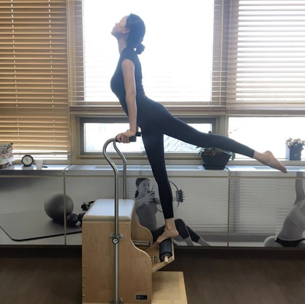 On the morning of the 3rd, Jang Yoon-ju said to his instagram, I am proud and happy to have piled up the pictures of Pilates.Elegant and beautiful, I am happy and hard. The photo shows Jang Yoon-ju, who is concentrating on Pilates.On the other hand, Jang Yoon-ju, who is conducting On Style Get It Beauty 2018, released a single Unfamiliar Dream with Joo Yoon-ha in February, actively performing in various fields such as broadcasting and music, SNS
