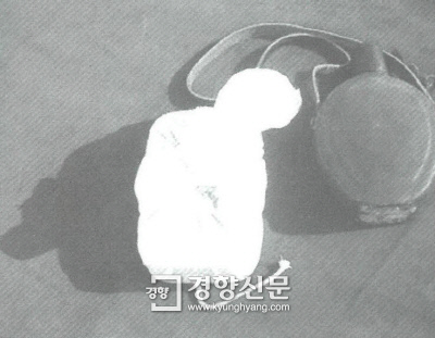 윤봉길 의사가 지니고 있던 물통 폭탄과 도시락 폭탄. 윤의사는 투척한 것은 물통 폭탄이었다.