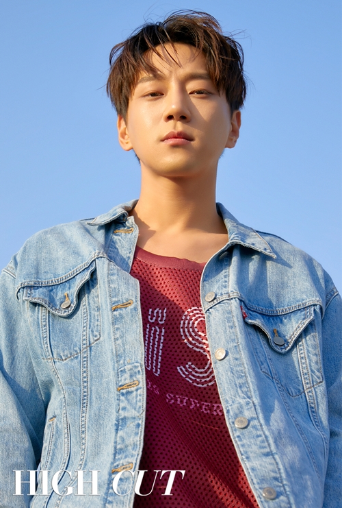 Hwang Chi-yeul released a picture of the relaxed daily life of singer Hwang Chi-yeul, which released a picture of a comfortable atmosphere through the star-style magazine High Cut, which was published on the 3rd.The windbreaker, the blue jacket, the skirt, and the casual clothes of the hunched heat, the intense appearance on the stage was different from the naturalness.A skateboard, known as a hobby, was seen as a skillful ride and a cool smile.The cut shot on the rooftop, a space familiar to Hwangchi, contained a relaxed atmosphere at sunset.In an interview after filming the picture, Hwang Chi-yeul talked about the difference between the music that his second mini-album Be Myself, which was released recently, showed.If you showed a vocals like Lion when you compete through an entertainment program, Be Myself kicked off the bubble and reduced the power.I still have a little power to control, but Haha, I have four of my own songs, and I have a lot of my emotions and colors, he said.Hwang Chi-yeul asked, How did you start music? In fact, all Koreans like karaoke and everyone wants to do well.I started studying songs by myself because I wanted to catch anything if I could not catch it well.I practiced 17 hours under the ring, and when I heard complaints about loudness, I practiced at Yanghwa Bridge or Sunyudo Park.I think I just wanted to do well and made me come here. Hwang Chi-yeul also explained the special occasion of starting Chinese activities.He said, I was singing Father on the third stage of Endless Masterpiece, and by chance, a fan in China saw it and cried for an hour.This story was then told to the Asishisu 4 (Chinese version of Im a singer) team who was looking for a Korean singer, and I was contacted by him.I will do my best to do anything harder, he said.