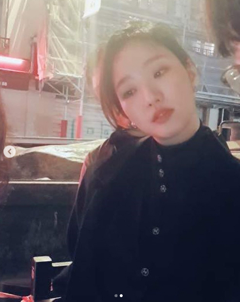 Kim Go-eun posted several photos on his SNS on the 4th, and Kim Go-eun in the public photo is staring somewhere in a bow tie wearing a suit.Her perfect figure and sweet atmosphere catch her eye.Kim Go-eun plays the heroine Sunmi in Lee Joon-iks film Sunset in My Hometown