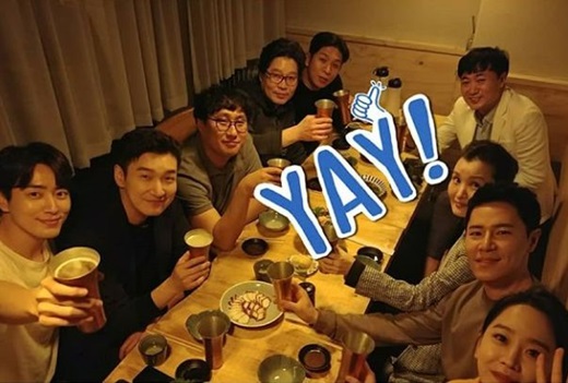 Actor Shin Hye-sun has unveiled the Alcoholic drink scene of the cast of the drama Secret Forest.Shin Hye-sun posted a picture of his SNS on the 4th with a flower-shaped emoticon and Jo Seung-woo Lee Joon-hyuk.Secret Forest was a 16-part TVN episode that was aired last year, with Shin Hye-sun playing Young Eun-soo. Secret Forest won three gold medals at the 54th Baeksang Arts Awards.Shin Hye-sun, who raised his share price with KBS2TV weekend drama Golden Life, will also appear in SBS 2-part special drama The Praise of the Company.