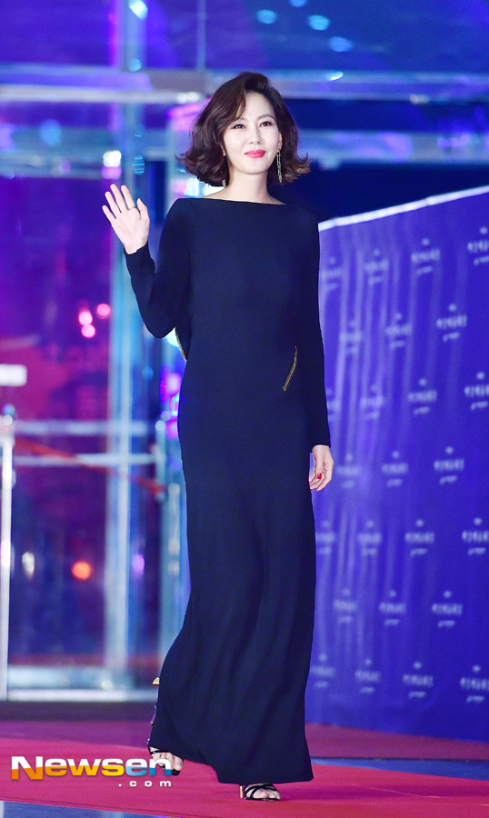 The 54th Baeksang Arts Awards ceremony was held at COEX D Hall in Gangnam-gu, Seoul on the afternoon of May 3. Kim Nam-joo stepped on Red Carpet.  54th Baeksang Arts Awards Winner (writing) List Film DivisionSubjects: 1987▲ Works Award - Namhansanseong▲ Director Award: Kim Yong-hwa (with God - Sin and Punishment)▲ Art Prize: Jin Jong-hyun (with God - Sin and Punishment)▲ New Director Award = Kang Yoon-sung (Crime City)▲ Cinerio Award = Kim Kyung-chan (1987)▲ Male Best Actor Award = Kim Yoon-seok (1987)▲ Womens Best Performance Award: Na Moon-hee (I-canspeak)▲ Male Rookie Acting Award = Gu-hwan (Dream Jane)▲ Womens Rookie of the Year Award = Choi Hee-seo (Park Yeol)▲ Supporting Actors for Men = Park Hee-soon (1987)▲ Women Supporting Actors: Lee Soo-kyung (Silent)Object: Secret Forest▲ Culture Award-- Poggles▲ Arts Award-Hyorine Minbak▲ Direction Award: Kim Yoon-chul (her dignity)▲ Art Prize = Choi Sung-woo (pilgrimage)▲ Dramatic Award: Lee Soo-yeon (Secret Forest)▲ Mans Best Performance Award = Cho Seung-woo (Secret Forest)▲ Womens Best Performance Award = Kim Nam-joo (Misty)▲ Supporting actor for man: Park Ho-san (sweet life)▲ Women Supporting Actors: Ye Ji-won (Would you like to kiss first?)▲ Male Rookie Acting Award = Yang Se-jong (Temperature of Love)▲ Womens Rookie of the Year Award = Mother▲ Male Entertainment Award: Seo Jang-hoon (Knowing Brother, Statue Imong 2 - You Are My Destiny)▲ Womens Entertainment Award: Song Eun-i (Point of Potential Interference, Dismissed)▲ Mens Popularity Award - Jung Hae-in▲ Womens Popular Award = Reservoir