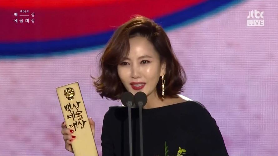 The 54th Baeksang Arts Awards TV Award for Best Actress in Women seemed more competitive than any other award.They were not oddly successful candidates, and the judges were probably a bit of a pain in the ass, and perhaps they wanted to turn the prizes to everyone who was nominated.I already know who the winner is, but lets take off the Shichimi and summarize the performances of each candidate.Kim Nam-joo, who played Go Hye-ran in JTBC <Misty>, showed the best charisma and overwhelming acting ability, and Kim Sun-a and Kim Hee-sun of JTBC <Dignity She> perfected each character Park Bok-ja and Eu-jin, who are clearly distinguished.Shin Hye-sun of KBS2 <Golden My Life> had a strong support of 45.1% of the highest audience rating, and Lee Bo-young of TVN <Mother>, who showed delicate acting, was invited to the official competition section of the Cannes International Series Festival.I was happy to live in Ko Hye-ran for the last six months. Eventually, Kim Nam-joo was the main character in the TV category Best Actress Award.I was so happy to be able to live in Goh Hye-ran for the past six months, he continued, swallowing his tears. His head nodded.Kim Nam-joo, who was calling out the names of the grateful people, suddenly turned to Goh Hye-ran and finished the award testimony like a news closing comment.The audience cheered on Kim Nam-joos wit; Kim Nam-joo was the most likely candidate from the outset.Misty, which recorded 8.452%, was the best drama in the first half of this year, and the impact Kim Nam-joo showed in it was phenomenal.There was also a story that his ability to make a perfect return for six years, which would have been full of fear, was a Grand Prize.It is difficult to object because the winner is Kim Nam-joo, but it is true that the competition is as bad as it was hot. He crossed the Chungcheong dialect and standard language and played 100% as if he had been playing the role of suspicious caregiver.He expressed his splendor and readiness freely, and he became an incarnation of twisted desires, which entrenched the hearts of viewers.