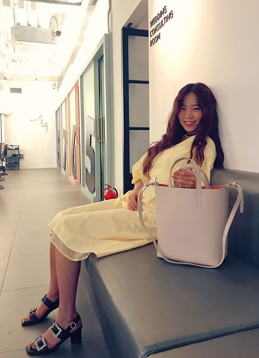 Girl group Apink member Kim Nam-joo announced the current situation. Kim Nam-joo posted a recent picture on the 4th instagram saying picnic.It is a picture taken while leaning comfortably on the sofa.Kim Nam-joo, dressed in a yellow pastel-toned one piece, dyes light brown and naturally hangs and poses long hair with a slight wave.Kim Nam-joo, who is smiling warmly at the camera.Netizens responded to Thank you for raising the current situation and Namju sister is pretty. Apink, who celebrated the 7th anniversary of debut, recently released a special single Miracle-like story.