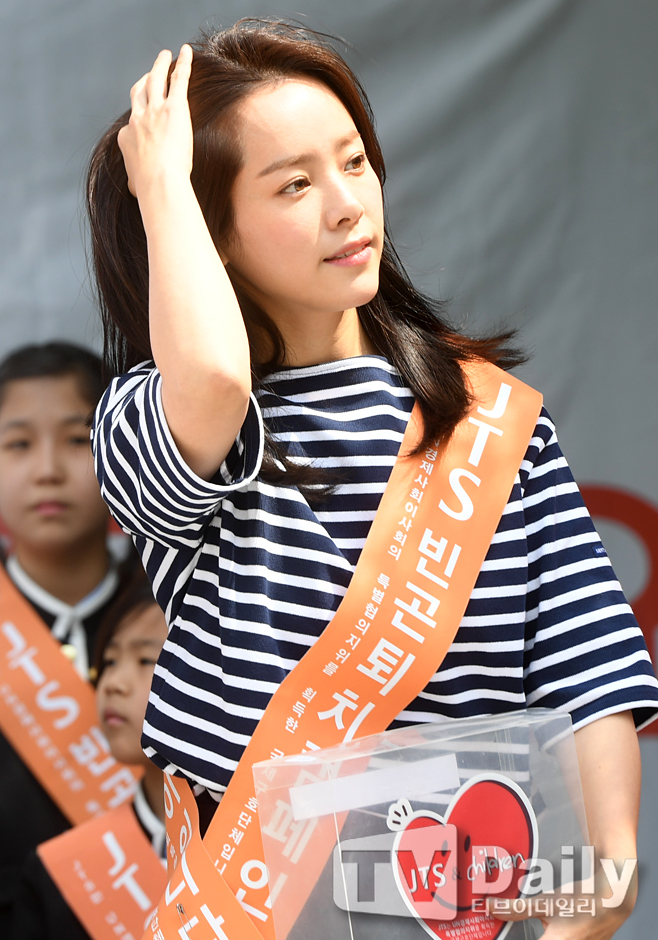 Actor Han Ji-min attends JTS Childrens Day Pretty girl Celebrity Street Fundraising held on Myeongdong Street, Jung-gu, Seoul on the afternoon of the 5th.[ ]JTS Children`s Day Pretty Girl Celebrity Street Fundraising