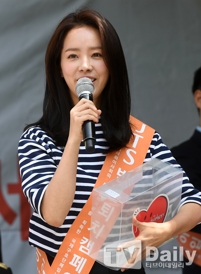 Actor Han Ji-min attends JTS Childrens Day Pretty girl Celebrity Street Fundraising held on Myeongdong Street, Jung-gu, Seoul on the afternoon of the 5th.[ ]JTS Children`s Day Pretty Girl Celebrity Street Fundraising