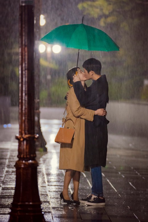 I became a lover in the rain of Pretty Sister Son Ye-jin and Jung Hae In.Two romantic and pretty men and women catch the eye. JTBCs Golden Stories, which airs 12 times on the afternoon of the 5th, is Beautiful Sister (hereinafter Beautiful Sister), which is a good cook, and the playwright Kim Eun, director Ahn Pan-seok, production Drama House, and Content K, released the romantic SteelSeries of Yoon Jin-ah (Son Ye-jin) and Jung Hae In.Two men and women who have grown their hearts for each other under the red umbrella are whispering beautiful love under the Konyaspor umbrella this time. Jina and Junhee, who endured the words of Kim Mi-yeon (Gilhaeyeon) in the 11th broadcast on the 4th, but kept their love firmly.However, Jin-ah, who was forced to go to see the line, encountered the Primary Election (So-yeon Jang), and the situation was unfolded.It was a place to listen to the request of the mother who was a barbarian, but it was a situation that was Misunderstood from the perspective of Primary Election.It was the Primary Election that was ignored by Mi-yeon but became the helper of love.Misunderstood has spread the thorn field again in the love of Jin-ah and Jun-hee, but how do you solve Misunderstood and protect your love because love is always the first two people? SteelSeries, which was released 12 times before the 5th broadcast, contains lovers, Jin-ah and Jun-hee in the rain.I had a number of Danger, but still as hard as the love of the two.The two people who wrote one Konyaspor umbrella side by side enjoy the romantic moment of the two without paying any attention to the spring rain that falls down.Jina and Junhee who come close to each other in the rain and kiss each other.The appearance of a couple who are so beautiful that they are pounding to the hearts of viewers is expected to be drawn by the two people. Mi-yeon and Primary selection are opposed to the romance of pretty sister.However, the love and faith that Jin-ah and Jun-hee have accumulated together is why viewers are consistently supporting the love of the two. The beautiful sister said, The way of keeping love without letting go of the opposition of the family is a point of observation.Today (5th) will also have a sweet melody with love and Danger repeated, but it contains beautiful moments like the SteelSeries, so please expect the main broadcast. 