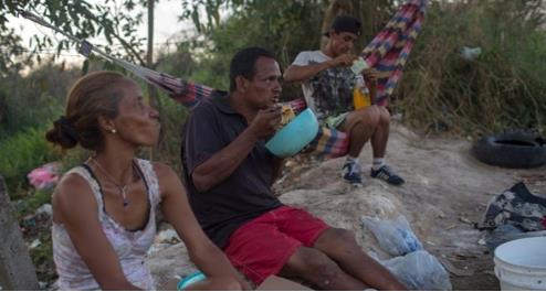 브라질에서 노숙생활을 하는 베네수엘라 난민들 [브라질 뉴스포털 UOL]