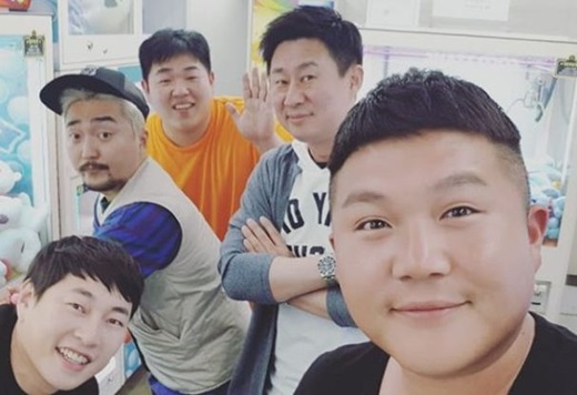 Broadcaster Nam Hee-Seok has been telling his juniors and current affairs for a long time.Nam Hee-Seok posted a picture on his SNS on the 6th of the day with the phrase One drink like a mother #Lee Jin-ho #Yoo Byung-jae # Sanghoon #Nam Hee-Seok #Jo Se-ho.Nam Hee-Seok is in charge of Outsider progression with Channel A current affairs program.