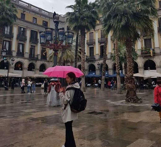 Actor Shin Se-kyung has delivered a relaxed recent situation in Barcelona, ​​Spain.Shin Se-kyung posted several photos taken on his SNS on the 5th, along with the phrase #barcelona and in Barcelona city area.Shin Se-kyung has been on the verge of leaving the Incheon International Airport on the 1st.Shin Se-kyung has recently performed a break-up performance in KBS2TV drama Black Knight as a station.