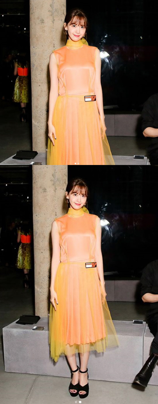 Gospel Media Vogue Taiwan released Yoonas appearance on the official Instagram on 7th, I was invited to Pradas celebrity representing Korea as a girls generation Yoona.Among the published pictures Yoona completed an elegant and youthful fashion with see-through dress and black sandals that mixed yellow and orange light.Meanwhile, Yoona participates as a representative of South Korea at Prada Cruise 19 Fashion Show held in New York City on 2nd in Tea USA