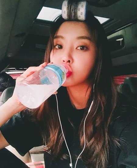 Actor Jung Yu-mi has been in the mood for a long time. Jung Yu-mi posted a picture on his SNS on the 7th with the phrase two common waits.The photo shows a scene where you touch your head at the same time in the car, drink water, and listen to music while waiting for a drama shoot.Jung Yu-mi will appear on MBCs drama Investigation Couple which will be broadcasted on the 14th.Jung Yu-mi will perform in this drama as a prosecutor.