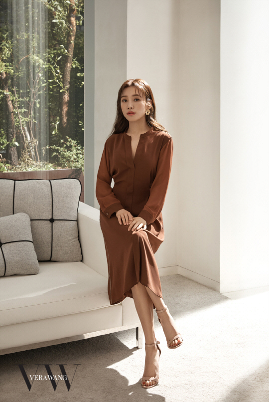 Choi Hee-seo X Yun Jung, Elegant Beauty Beyond the Age