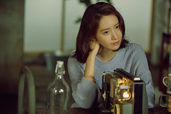 A new song, Teaser image, featuring the innocent charm of singer and actor Im Yoon-ah, has been released.Before the announcement of the digital single To You, Im Yoon-ah is raising expectations for the new song by releasing a clean image of Teaser that blends with beautiful scenery through the official website of Im Yoon-ah and various SNS Girls Generation such as Facebook and Twitter on the 9th. To You) is a collaboration song by Im Yoon-ah and Lee Sang-soon, which was born through JTBCs Hyorine Guest house.Lee Sang-soon is going to attract music fans as it is an acoustic ballad song that reminds me of the peaceful Jeju Island scenery by Im Yoon-ah, who is composed by Lee Sang-soon and is in charge of writing. In addition, Im Yoon-ah is loved by viewers with friendly charm at JTBC Hyoriene Guest House 2 On the day of the meeting, we will hold YOONA FANMEETING TOUR, So Wonderful Day #Story_1 (Im Yoon-ah Fan Meeting Tour, So Wonderful Day #Story_One) at Sejong University Ocean Hall in Gwangjin-gu, Seoul / Photo=SM