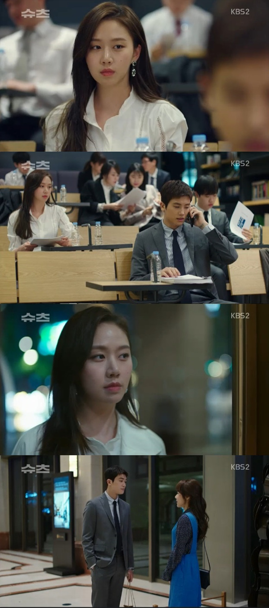 Ko Sung-hee has seen the affectionate appearance of Park Hyung-sik and Lee Si-Won.In the 5th KBS 2TV drama Suits broadcast on the 9th, Ji-na Kim (Ko Sung-hee) was shown witnessing Ko Yeon-woo (Park Hyung-sik) and Lee Si-Won.On this day, Ji-na Kim saw Ko Yeon-woo talking to someone in a mock court.Ko was telling Se-hee that she was going to be late because she had a lot of work to do today. Ji-na Kim noticed that Ko-yeon-woos phone partner was a woman.Se-hee came to the company with a lunch box for Ko-yeon-woo, who worked overtime. Ko-yeon-woo recognized Se-hees face because she had seen Ko-yeon-woo and Se-hee together earlier.Ko and Sehee had a friendly conversation. Especially, Sehee touched Kos tie.Ji-na Kim had a favorable feeling about Ko Yeon-woo, so he secretly watched Ko Yeon-woo and Se-hee and showed a bitter heart.Photo = KBS Broadcasting Screen