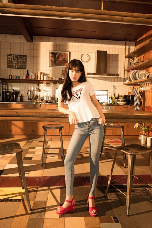 Bae Suzys daily picture, which features Retro Mood, was released.Bae Suzy recently filmed a total lifestyle brand and a summer pictorial.In the public picture, the warm sunshine of the afternoon and the clothes and expressions that seem more comfortable than ever give a more special feeling as if watching the daily life of Bae Suzy.Especially in this picture, the summer t-shirts with vivid color are especially captivating.Meanwhile, Bae Suzy is reportedly discussing the appearance of the drama Vagabond scheduled to be broadcast in the second half of this year.photoghess offer