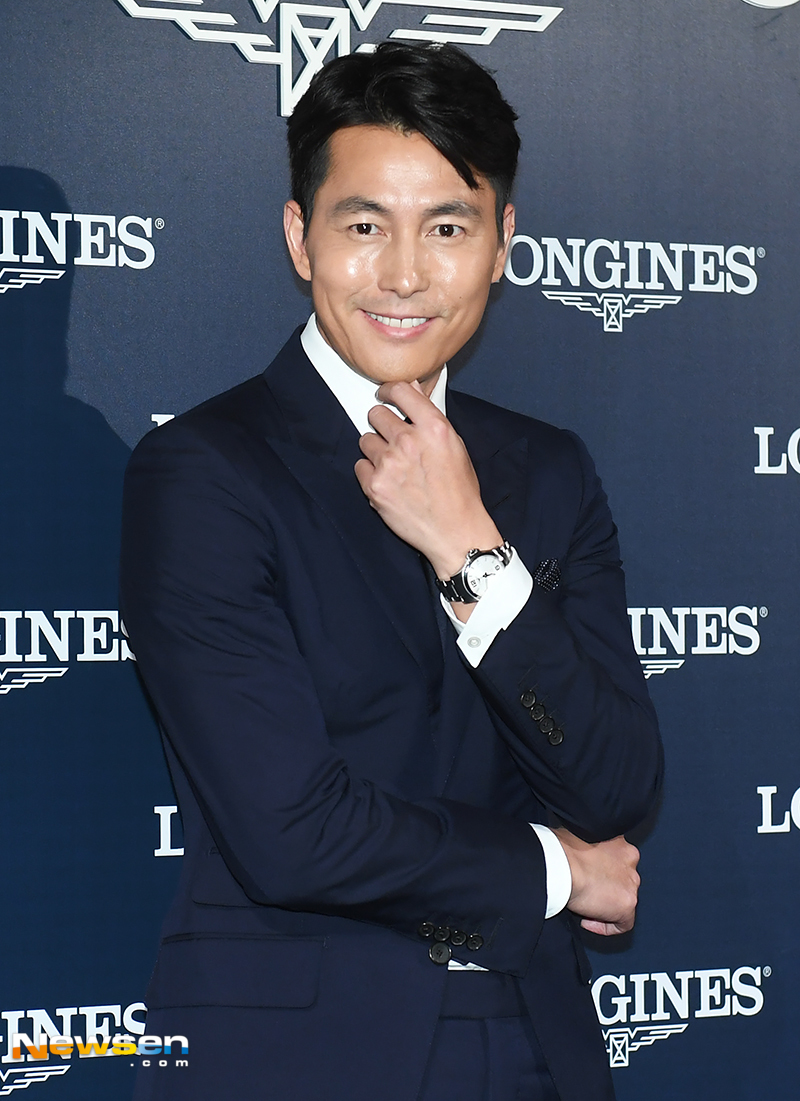 A photo event commemorating the 186th anniversary of the Swiss watch brand LONGINES was held at the Seoul Museum of Art in Buam-dong, Jongno-gu, Seoul, on the afternoon of May 9th.Actor Jung Woo-sung attended the day.yun da-hee