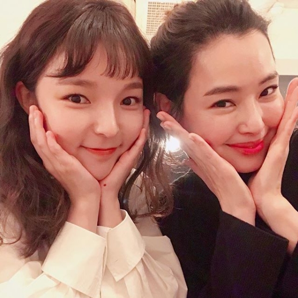 Actor Park Jin-joo has revealed his affectionate once with Actor Lee Ha-nui.Park Jin-joo posted a photo on his instagram on May 9 with an article entitled Hey everyone, who I am, Sister.The photo shows Park Jin-joo and Lee Ha-nui posing cute calyxes; the two are smiling freshly, face to face.While Park Jin-joo and Lee Ha-nuis ages are inexplicable, Mimo also pulls out Eye-catching.The fans who responded to the photos responded such as Both of you are beautiful, My favorite actors are good, Pretty Sisters.delay stock