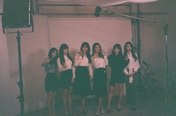 Seolhyun has released a picture of the AOA group.Seolhyun released a photo of her May 10th Instagram with AOA members, the beauty of the AOA members, who boast of their long-sleeved glamour, glowing.pear hyo-ju