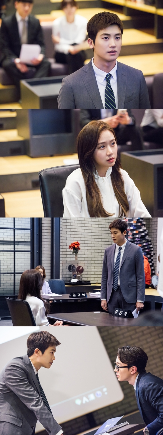 Park Hyeong-sik - Ko Sung-hee, relationship will change in the future on the Suits side Suits Park Hyeong-sik and Ko Sung-hee stood on the other side.The point of fun that can never be missed in KBS 2TV drama Suits (playplayed by Kim Jung-min/directed by Kim Jin-woo/produced monster union, Enter Media Pictures) is the chemistry that does not know where to go.I thought it was a mentor and a mentee, but I thought it was a tit-for-tat and a colleague, but the hunk, who cheeks Tom and Jerry, is simply filling the drama.These relationships are organically combined with stories and give unexpected fun.The representative of the unpredictable chemistry of Suits is the relationship between Park Hyeong-sik and Ji-na Kim (Ko Sung-hee).Although Ko Yeon-woo did not recognize it, the relationship between those who had been twisted properly since the first meeting was changed to familiarity by sharing the secrets of each other.And as I do not know, I have been able to get a subtle feeling, and it gives a variety of feelings such as excitement to the viewers in front of the TV.The two men were on opposite sides in the fifth episode of Suits, which aired on May 9th, although it is a mot court.The best chance for new lawyers to verify their abilities is Moot court.Ji-na Kim was a team with Ko Yeon-woos opponent, not Ko Yeon-woo, because of a small misunderstanding.There is a growing interest in whether Ko Yeon-woo can push Ji-na Kim and how the relationship between the two will change with the Moot court.Meanwhile, on May 10, the production team of Suits released the images of two people standing on the other side of the Moot Court ahead of the 6th broadcast.Moot court, but with his feelings hidden in his face, he is a lawyer, and Ji-na Kim, who has to be questioned on the other side of such a lawyer.The serious expression of the two people, the atmosphere of subtle emotions that seem to happen at any moment, stimulates the curiosity.pear hyo-ju