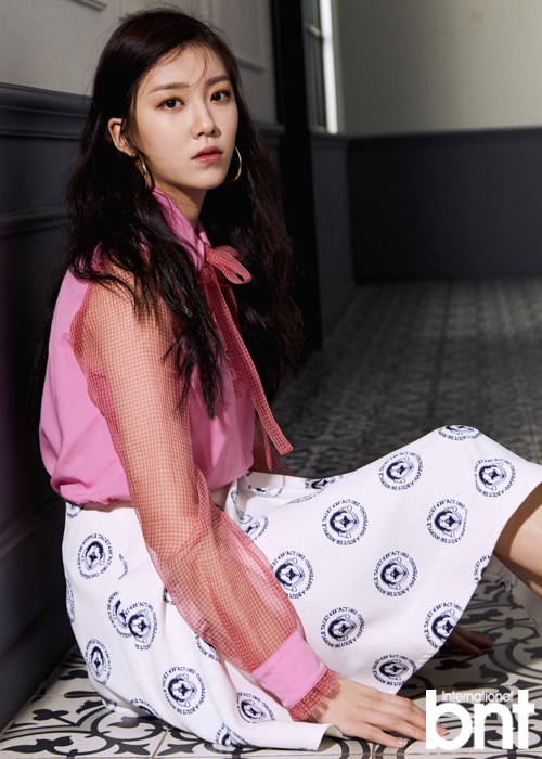 Yang Jiwon, Jien, and Lee Su-ji, who appeared on KBS2s Idol Reboot Project The Unit (hereinafter referred to as The Unit), ranked in the top 9 and started as Unity, showed off their colorful charms with fashion pictures.Yang Jiwon, Jien, and Lee Su-ji released one or two episodes of The Unit, raising expectations for future Unity activities.Lee Su-ji explained that I thought I was going to go out with a bright concept, but I was ready for a song with a lively and mature atmosphere. Jien said, It is a sophisticated song.Its not fresh, he added, prompting curiosity.Jien said, I have a lot of other things because I am working with LABOUM and Unity.We are working hard because we are happy to be able to make our debut as a team and work at the same time, he said.Lee Su-ji said, Unity is a team I can trust and follow. I am confident that I will do well if I do what I can.Yang Jiwon, who made his debut as Spica through girl group O girls and Tiara, said, I was not able to work as a singer because I could not work as a Spica. I was enthusiastic about the process of meeting with the writer of The Unit. ...Lee Su-ji, who went through the group diak and girl group project, also said, I was tired of having no opportunity or experience after my debut, and I accidentally had a drama. I dreamed of acting, but I was afraid that the opportunity to get a singer would disappear.Despite not liking survival, I became a Top Model Jien said, I have shown a different look such as girl crush and sexy concept from the cute concept that I showed as LABOUM. Yang Jiwon said, I have been working on it, not known, but I think it gave me a big score that I did it boldly.When asked if he had been selected for Unit G and thought he would make his debut as Unity, the three said, I did not know it would be possible. Yang Jiwon said, I was falling without hesitation.Jien said, I was always looking for 12th and 13th place, so I wanted to end it like this.Then suddenly my name was called and my heart seemed to fall. When asked about the most difficult time of the The Unit Top Model, Yang Jiwon said, It was difficult every moment to stand on stage because it came from a lot of self-esteem, especially when I was given a mission suddenly within the period.Yang Jiwon added, There was a time when I was sad to start my career and position as a Spica and start with a new attitude. There are many times when I miss Spica.Jien also recalled the difficult time of shooting the music video of Time to Shine, saying, I had to fully understand two choreography for three days and stayed up all night.I remember coming to the Menbung for a sudden mid-term evaluation.Lee Su-ji said, When the hard preparation periods that have to be tied up all day come to the mission stage, it becomes nothing.I feel happy every time I stand on stage. He expressed his affection for The Unit and Unity.On the contrary, Lee Su-ji laughed at what he had gained from The Unit, saying, I have a sense of greatness, I think it will be okay in any situation.Jien said, Even if you are active for a long time, it is difficult to get close.I met a lot of good people, he said, referring to Friend Yuna Kim of the same age, and said, I thought that peoples energy was so good and I should be modeled as Friend who is really hard. Yang Jiwon, Jien, and Lee Su-ji all asked about the activities they wanted to do in addition to the singer.In the entertainment program that she wanted to appear, Jian chose Battle Trip, and Lee Su-ji and Yang Jiwon pointed to Yoon Restaurant side by side.Yang Jiwon said, I liked cooking so I used to do it often, but nowadays I do not do it well because I am troubled.In the past, Happy Together released a menu called Kimbera and won the first place. Finally, the three people were enthusiastic that the goal of this year is to succeed in Unity.Yang Jiwon said, I wish I could be in the top 100 of the sound source chart, but I want to try the first stage once. If you pass the break-even point, you will not be as happy as that.Lee Su-ji said, I feel the weight of the The Unit.As the members who have gone through the final, I want to work harder to show the results well. The dream I want to achieve is all members are ranked first. I am looking forward to a leap forward to their dream of saying, I want to leave the maximum value in advertising, pictorials, and all fields.bnt offer