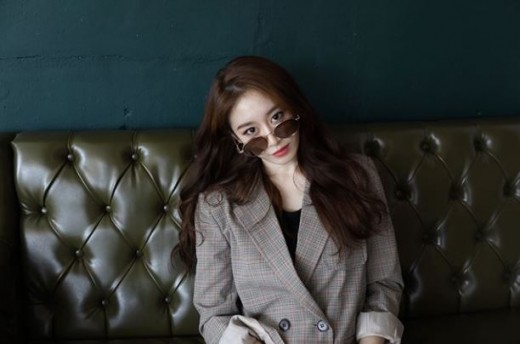 Ji-yeon, a native of T-ara, has revealed his current status.Ji-yeon posted a picture on her Instagram page on Thursday.In the photo, Ji-yeon sits on the couch and looks at the camera. She still catches her eye with beauty.The netizens who watched this are responding such as It is pretty, Idol All Kill was beautiful and I want to see it soon.