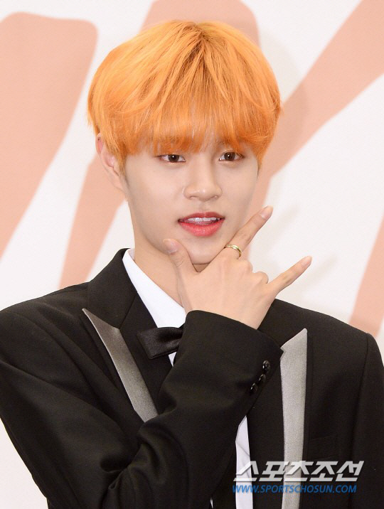 Produced 48 will perform the sound source mission. Lee Dae-hwi, who made his debut with Wanna One through Produce 101 Season 2, added meaning to the composer as a composer.According to the music industry on November 11, Lee Dae-hwi participated as a composer in the music mission conducted by Mnet Idol Survival Produced 48.Lee Dae-hwi is a member of Brand New Music, who is good at dance and vocals, and has a compositional ability. Currently, he is a member who debuted Wanna One.This participation is expected to be more interesting because it has the history of being at the center for the first time in Pro Deuce 101 Season 2.This Produced 48 is a joint project between Korea and Japan that combines AKB48 of Akimoto Yasushi and Mnets Produce 101 system.A total of 96 Idol Producer from Korea and Japan, who have been trained by the agency to achieve their dreams, including members of AKB48 who are active in Japan, will appear and create a Korean-Japanese girl group with the choice of national producers.The stage of PICK ME, the representative song of Produced 48, which was participated by 96 Idol Producer, was first released through Mnet M Countdown which was broadcast on the afternoon of the 10th, and after school, Gaeun is standing at the center.The first broadcast on June 15th.