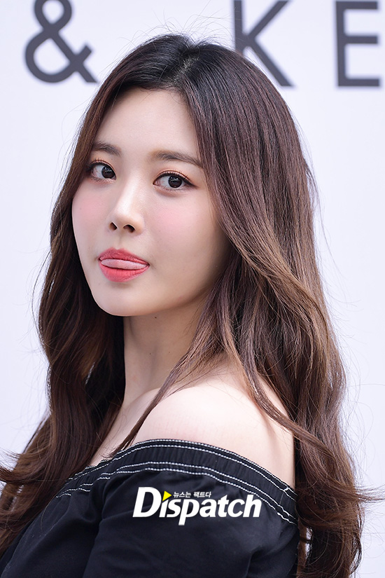 The group Girls Day Yura attended a fashion miscellaneous brand photo wall event held at COEX Mall in Samsung-dong, Gangnam-gu, Seoul on the afternoon of the 11th.Yura showed a lovely appearance toward the reporters on this day.Bloody is basic.imitation eleganceinstinctive cutie
