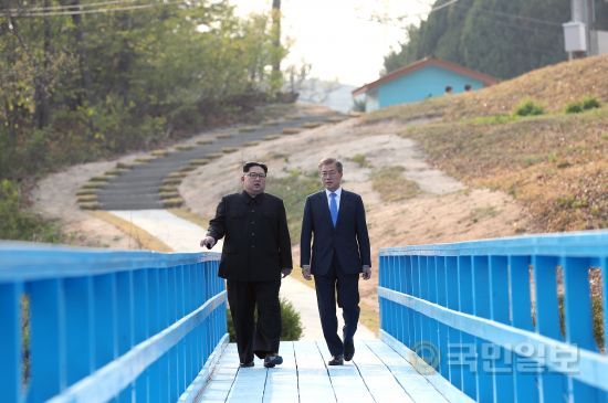 자연에말그미 이미지