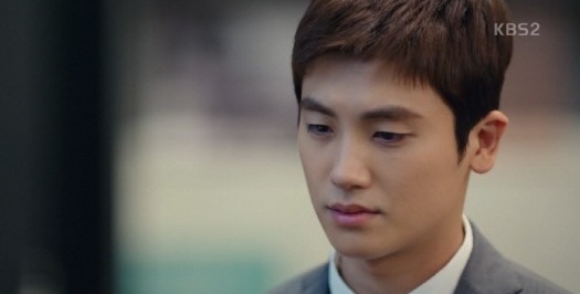 Character, who has to pour out his lines without hesitation, is never simple for an actor; if many of those words are not everyday words, such as legal terms, the burden of an actor is greater.Nevertheless, it is the role of the actor to save the character and the drama with concentrated acting.In this sense, Park Hyung-sik in KBS 2TV tree drama Suits (playplayed by Kim Jung-min/directed by Kim Jin-woo/produced monster union, enter media picture) is inevitably attracting attention.Ko Yeon-woo, played by Park Hyung-sik in Suits, is the owner of a genius matching king that never forgets once you see and understand.Drama, who hides his identity as a fake new lawyer and enters the top law firm in Korea, meets with a legendary lawyer there and plays chewy court play and romance, is Suits.To this end, Park Hyung-sik is making the color of the drama by pouring out professional legal terms every time.But Park Hyung-sik didnt stop here.Feeling and situation of the person who changes every moment are filled with intense hot rolling and exquisite control, and shake the tension of the drama.In the scene of the Moot court in the 6th episode of Suits broadcast on May 10, the concentration and ability of the actor Park Hyung-sik were intensely shining.In the play, Moot Court is a great opportunity for new lawyers. Ko Yeon-woo has faced a cowardly capitalist enemy in this important Moot Court.Ko Yeon-woo showed genius matching king and base, and overcame the crisis and took control of the moot court.But like the real court, Moot court could not simply be cut with black and white.Kim Ji-na (Go Sung-hee), who shared a secret with Ko Yeon-woo, was involved and several Feelings were complicated and subtle.A situation where Kim Ji-na must be pushed harder to win the Moot court.But because she was the only one who knew her secret, she could not push Kim Ji-na, who was shaking, misunderstanding that the secret would be revealed.The will for victory, pushing, shaking Feeling, and giving up victory for the other party.In a relatively short time in which the Moot court unfolds, Park Hyung-sik delicately captures these Feeling changes.All of Park Hyung-siks things moved organically with the Feeling line of Ko Yeon-woo.Depending on the situation, Feeling and acting also have different amplitudes, and the completed control called the tension of the entire Moot court scene.Thanks to this, viewers in front of the TV were able to immerse themselves in the change of Feeling of Ko Yeon-woo.Suits is a Drama with many advantages.Another important viewing point was added, in addition to the most superficially revealed two mens bromances, chewy court play, and the unpredictable chemistry of three-dimensional figures: a stunning Tension.And the character who showed the tension thrill is the actor Park Hyung-sik who painted it.Another Tension to be made by Park Hyung-sik in Suits is curious and expected.