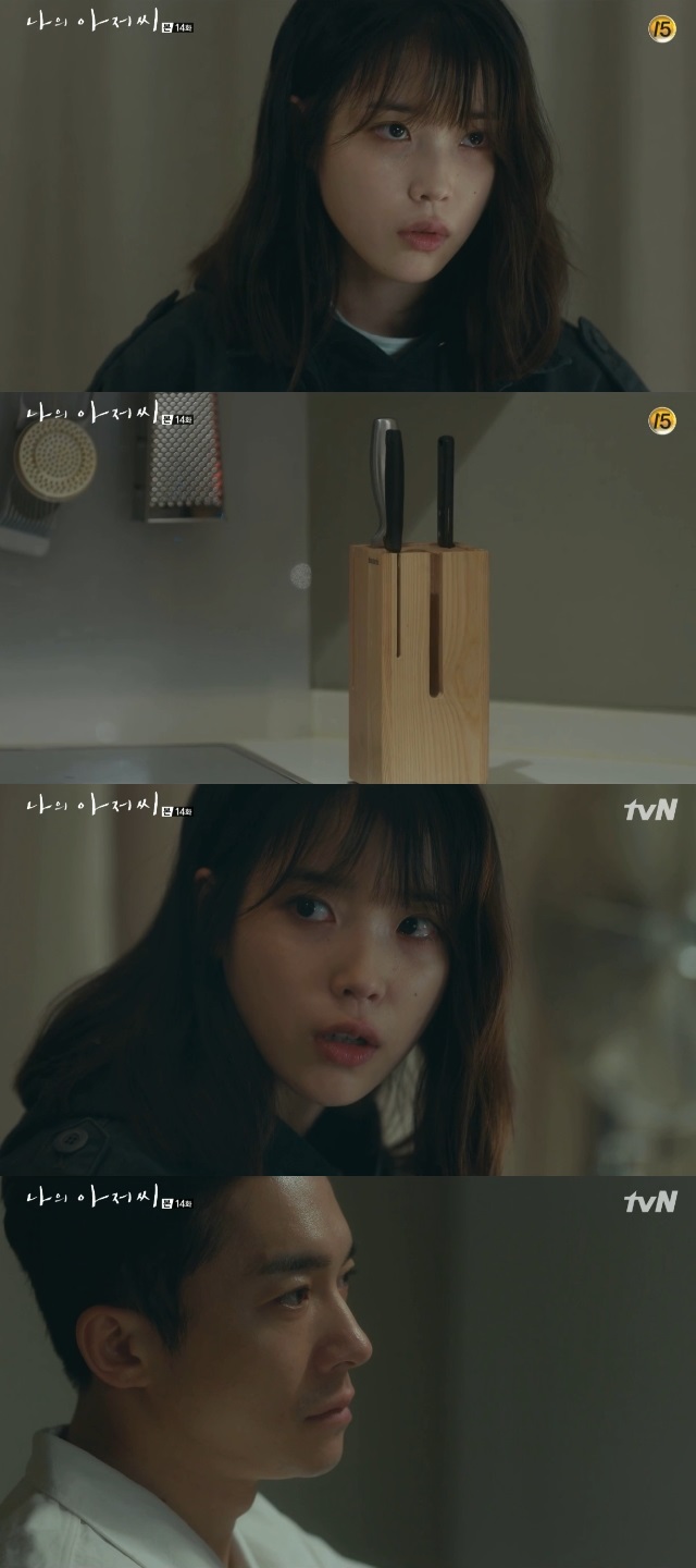 Kim Yung-mins brazen attitude called out the iUs MurderBlackmail – Cinémix Par Chloé.In the 14th episode of TVNs tree drama My Uncle, which aired on May 10 (playplayed by Park Hae-young/directed by Kim Won-seok), Do Joon-young (played by Kim Yung-min) stuck to the shameless attitude of Lee Ji-an (IU).Do Joon-young was nervous when he found out that the police were chasing Ijian with a report by Park Dong-hoon (Jung Hae-gyun), and said, Dont get caught.Youre all done with Park Dong-hoon (Lee Sun-gyun). Lee Ji-an came to Do Jun-youngs house.Do Jun-young told Lee Ji-an, What did I do wrong? You cut Park Dong-hoon, and you asked for money.I was caught by Affair weakness and I was only blackmail – Cinémix Par Chloé. Where is my sin? Affair is not a sin. Izzian said, Im not going to get caught either. Until youre cut off in the Park Dong-hoon hand.If he gets caught, hell try to make sure he doesnt know. It was just a job to clean up the human beings who are getting re-appointed.When Ijian tried to protect Park Dong-hoon until the end, Do Jun-young said, Why? What is it Always Is going to happen?You love yourselves. Thats it. Im gonna be a dirty, dirty guy playing with your wife.I cant tell Park Dong-hoon that I dont have one of those What It Always Is left.Yoo Gyeong-sang
