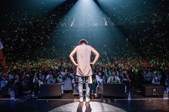 Kim Hyun-joong held the Kim Hyun-joong 2018 World Tour Heize (HAZE) and met with 40,000 fans around the world and had a meaningful time.Kim Hyun-joong opened the World Tour with Kim Hyun-joong 2018 World Tour Heize (HAZE) held at Hwajeong Gymnasium of Korea University on December 2 last year.Following Seoul, the three countries in Bolivia, Chile, Mexico and South America, Japan (Tokyo, Osaka), Thailand (Bangkok), and Hong Kong (Macao), successfully completed a total of 12 long trips in seven countries for six months, marking the start of full-scale activities after military discharge.The opening stage began with Heize (HAZE), a ballad written and written by Kim Hyun-joong himself.Heize (HAZE) is the title song of the fifth mini album released before World Tour.Fans cheered on the appearance of Kim Hyun-joong, who called for his sincerity as he worked hard to repay the fans who had endured the hard time together.Kim Hyun-joong 2018 World Tour Heize (HAZE) has 21 performances including Its Over and MOONLIGHT in the fifth mini album.The existing songs were newly arranged with bands and acoustic versions, and dance performances with dancers were shown to capture the audience.Kim Hyun-joong was a performance held four years after the 2014 Kim Hyun-joong World Tour: Dreaming () but the performance hall was heated with Kim Hyun-joongs limited stage manners and colorful performance.In addition, fans who filled the seats for each turn responded with enthusiastic cheers and placard events.Especially, in the South American performance, the audience sings Kim Hyun-joongs song in a single heart, and a touching moment is produced.As such, Kim Hyun-joong made happy memories by sending a special time with an average of 4,000 audiences every time.Through this World Tour, Kim Hyun-joong confirmed the unchanging hearts of fans who cheered and cheered, and the audience was expecting more active activities of Kim Hyun-joong in the future.kim ye-eun