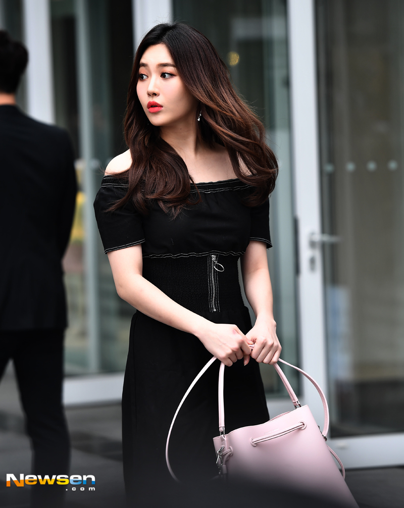 The capsule collection launch Event, which customizes the head with artist ZiBEZI (Jung Jae-hoon) at the global fashion goods brand Charles & Kiss (CHARLES & KEITH), was held at the Starfield COEX Mall in Gangnam-gu, Seoul on the afternoon of May 11.On this day, Yura (Girls Day) and Joo Woo-jae are posing in photo Events.Lee Jae-ha