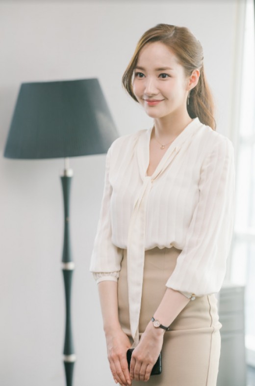 Park Min-young will continue the TVNs Active 10 minutes genealogy.In the meantime, 10 minutes of active and independent activities have been active as sympathy fairy in TVN table drama.The characters who actively Choice in ordinary life and do their best to Choices and live every day, from Misunderstood Young of Misunderstood Young to Yunzhi of This Is the First Time of Life and Jung Yu-mi of Love Live! Loved.The story of Misunderstood Young, an active 10-minutes soil spoon that speaks and confronts his love with pride, which was broadcast in 2016, drew great sympathy from viewers.Yunzhi, who was broadcast last year, captivated viewers with his bold Choices for his dream of being a writer and his best efforts to be responsible for the Choices.Han Jeong-oh of Love Live!, which ended in the great love of viewers on the 6th, was also an active figure in a life that was not so bad, and was an attractive 10 minutes that gave viewers sympathy and support.Meanwhile, there is a growing interest in Kim Mi-so, 10 minutes of TVNs new tree Drama Why Secretary Kim Will Do It, which will be broadcast first on June 6.In the drama, Kim Mi-so is a legend of secretarial circles who has been fully assisting Lee Young-joon (Park Seo-jun), vice chairman of narcissist, for nine years.However, it is the youngest daughter, but she is responsible for the livelihood of the family and is a mother solo who has not been able to make a proper love affair because she is busy.The company shows a professional and responsible figure, while it is the owner of a reversal charm that turns into a fashion after work.This anti-war charm seems to bring out the sympathy of viewers.Above all, I will call the pleasant pleasure of the workers to throw the resignation letter that I had in my mind for 9 years to find my life.In addition, after resigning, I will announce that I will convey the excitement of Kim Mi-so to the romance of the resignation.As a result, expectations for why Secretary Kim will do so are rising along with his performance that provokes Kim Mi-sos empathy.The film, based on a popular web novel of the same name, Why would Secretary Kim do that? will be broadcast first on Wednesday, June 6.