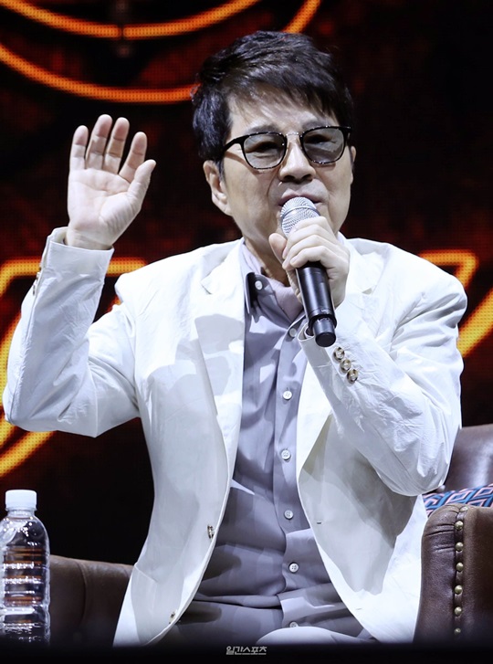 Cho Yong-pil held the 2018 Cho Yong-pil & Great Birth 50 Years National Tour Concert [Tins to You]-Seoul Performance at 7:30 pm on December 12 at the Olympic Stadium in Seoul Jamsil-dong Sports Complex.Before the performance started, it rained throughout the performance, and the entertainment colleagues and juniors showed up wearing friendship to see the meaningful performance of Cho Yong-pil.Cho Yong-pils best friend Ahn Sung-ki, Lee Sun-hee Lee Seo-jin Lee Seung-gi Ali Jung Seung-hwan, etc., sat in the audience and applauded and enjoyed the performance.Im thrilled and thank you, Cho Yong-pil said. I started my life as a hobby because I like music. Ive been there for 50 years. Thank you.Cho Yong-pil plans to continue the Tins to You tour at Daegu World Cup Stadium on May 19, Gwangju World Cup Stadium on June 2, and Uijeongbu Sports Complex on June 9, starting with the Seoul performance at the Jamsil-dong Olympic Stadium.