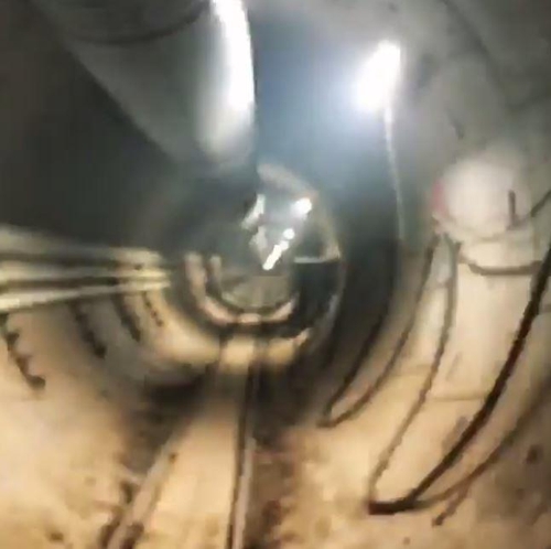일론 머스크가 공개한 LA 초고속 지하터널 모습 [일론 머스크 인스타그램]