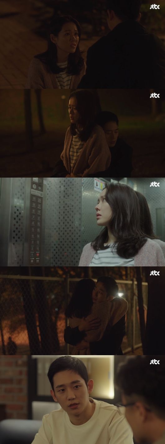 A couple of Son Ye-jin Jung Hae In, who seemed to be all about love, hit a realistic wall: forced independence due to the opposition of the family.The companys problems have been overlapped, and in a situation where it can be frustrating for anyone to see, the two of them are continuing their close love affair, repeating their arguments and reconciliations.Some viewers are saying that they are exploiting sweet potatoes, but pretty sister must contain a realistic story that may be during the love affair.On the 12th, JTBCs Golden Earth Drama A Pretty Sister Who Buys Bob Good (hereinafter referred to as Pretty Sister), Yon Jin-ah (Son Ye-jin) first asked Seo Jun-hee (Jung Hae In) to make peace.With an apology that it was a momentary mistake to ask for a breakup.And Kim Miyeon (Gil Hae-yeon) told him that the two were meeting again and declared to Yoon Jin-ah, Be independent.Yoon Jin-ah and Seo Jun-hee continued to have emotional fights over the issue.Seo Jun-hee was struggling with his sorry and self-reproach for Yon Jin-ah in a difficult situation because of himself, and Yoon Jin-ah was tired of continuing emotional battles with the company work.Then, Seo Jun-hee told Yoon Jin-ah, Lets live together.Of course, the answer to Yon Jin-ah was NO, but as the scene of Seo Jun-hee asking the company to issue a position as a United States of America branch at the end of the broadcast, the curiosity of the two people was further amplified.Seo Jun-hee said he would go with his girlfriend and described it as a kind of escapism.But the answer to Yoon Jin-ah is not yet included.Whether Yoon Jin-ah, who said he would not live together before marriage, will go to United States of America along with Seo Jun-hee, or if this will lead to a goal in marriage by defeating the opposition of the family.But the love of Yon Jin-ah, who said, I just need one Seo Jun-hee, and the love of Seo Jun-hee, who wants to keep Yon Jin-ahs side even if he is hurt, is expected to continue no matter what the difficulties will come.Currently, Pretty Sister is getting a harsh reputation for exploitation of sweet potatoes because it is frustrating to viewers. However, there are many reactions that it is realistic that it is something that anyone can experience while dating.It is an evaluation that there are not many people who can cope rationally when emotions are soaring and arguing, and that there are many mothers who value only the family of the other man, saying that they are for their children like Kim Miyeon, the mother of Yoon Jin-ah.Therefore, the expectation and interest that is focused on the end of this drama is also considerable.Now, I wonder if the pretty sister who has left only two times will be able to wash away the stigma of sweet potato development by drawing the love of Yoon Jin-ah Seo Jun-hee and the controversy of me Too in the company.Bobs pretty sister.