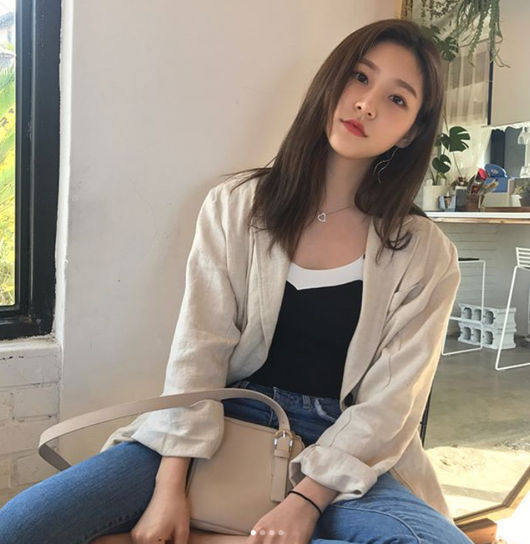 Kim Sae-ron, from Actor, showed off her mature beauty.Today, actor Kim Sae-ron posted a picture through his personal Instagram account.In the public photos, Kim Sae-ron has a mature and neat atmosphere even though his face remains as a child, and his daily life reminiscent of a picture captivated Eye-catching.Meanwhile, Kim Sae-ron announced the Come back news with the movie The Bear (Gase), which will star alongside actor Ma Dong-Seok, which is due for release in 2018.Kim Sae-ron Instagram caption