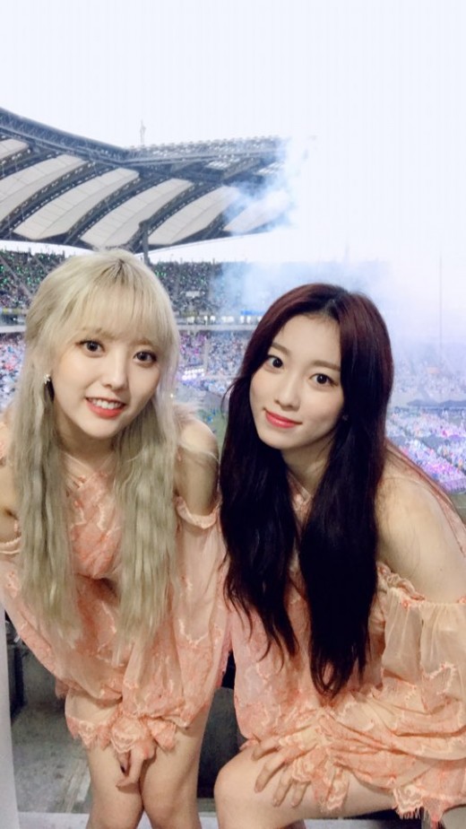 The pretty kids completed their selfies.On the 13th, Unity member Shin Yoon-jo released a photo taken on SNS with Lee Su-ji.Shin Yoon-jo and Lee Su-ji are the final members of Unity formed through KBS2 The Unit.Shin Yoon-jo and Lee Su-ji in the photo are smiling.They appeared on Dream Concert, which was held on the 12th, and set the first stage of their debut song, Over.Shin Yoon-jo said, Unity has its first debut stage in Dream Concert! I am looking forward to making my official debut next week.Unity will make its official debut on KBS2 Music Bank on the 18th.